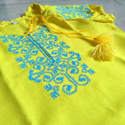 Дитяча вишита блуза Ольга на жовтому льоні з блакитною вишивкою