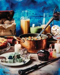 The Official Harry Potter Cookbook: 40+ Recipes Inspired by the Films Scholastic